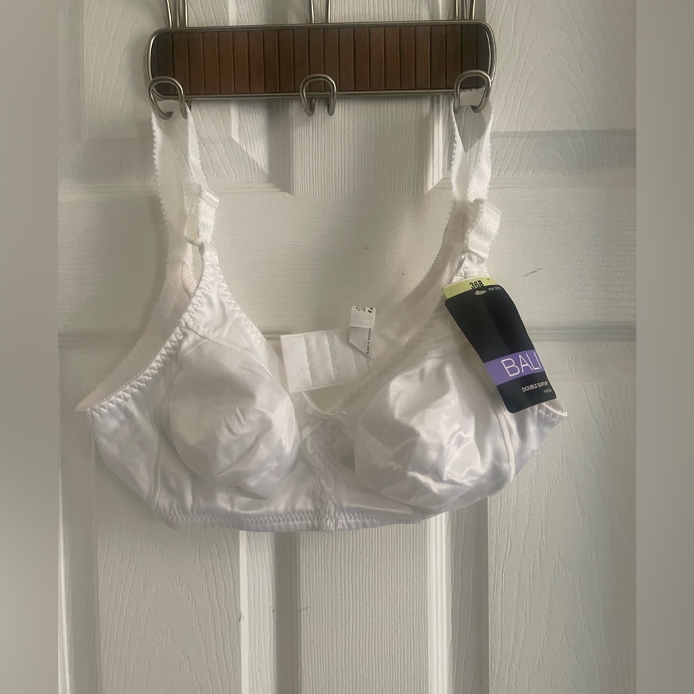 NWT Bali 36B White stretch fabric bra